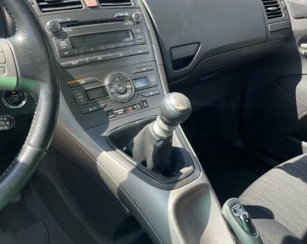 Серый Тойота Аурис, объемом двигателя 2 л и пробегом 233 тыс. км за 5683 $, фото 4 на Automoto.ua