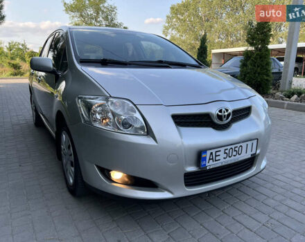 Серый Тойота Аурис, объемом двигателя 1.6 л и пробегом 175 тыс. км за 6450 $, фото 7 на Automoto.ua