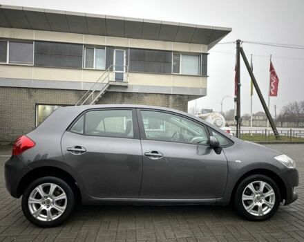 Серый Тойота Аурис, объемом двигателя 1.4 л и пробегом 200 тыс. км за 5700 $, фото 4 на Automoto.ua