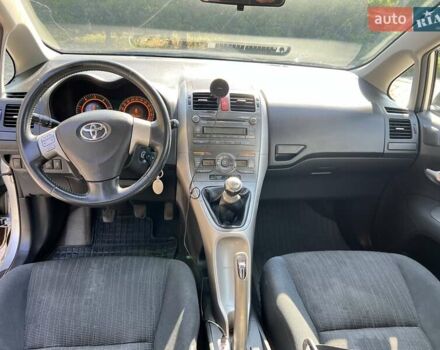 Сірий Тойота Ауріс, об'ємом двигуна 1.36 л та пробігом 270 тис. км за 6200 $, фото 7 на Automoto.ua