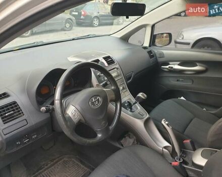 Серый Тойота Аурис, объемом двигателя 1.6 л и пробегом 314 тыс. км за 5500 $, фото 1 на Automoto.ua