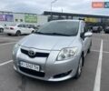 Серый Тойота Аурис, объемом двигателя 1.6 л и пробегом 235 тыс. км за 3900 $, фото 1 на Automoto.ua