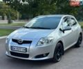 Серый Тойота Аурис, объемом двигателя 1.6 л и пробегом 260 тыс. км за 6499 $, фото 1 на Automoto.ua