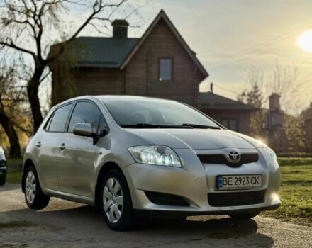 Серый Тойота Аурис, объемом двигателя 1.6 л и пробегом 265 тыс. км за 5800 $, фото 2 на Automoto.ua