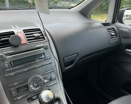 Серый Тойота Аурис, объемом двигателя 1.4 л и пробегом 265 тыс. км за 6199 $, фото 3 на Automoto.ua