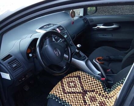 Серый Тойота Аурис, объемом двигателя 1.6 л и пробегом 260 тыс. км за 5850 $, фото 1 на Automoto.ua