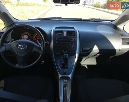 Серый Тойота Аурис, объемом двигателя 1.6 л и пробегом 135 тыс. км за 6000 $, фото 1 на Automoto.ua