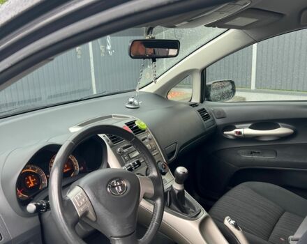 Сірий Тойота Ауріс, об'ємом двигуна 1.6 л та пробігом 257 тис. км за 6500 $, фото 5 на Automoto.ua