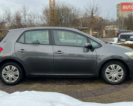 Серый Тойота Аурис, объемом двигателя 1.36 л и пробегом 264 тыс. км за 6999 $, фото 7 на Automoto.ua