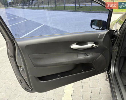 Сірий Тойота Ауріс, об'ємом двигуна 2 л та пробігом 267 тис. км за 5500 $, фото 16 на Automoto.ua