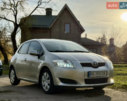 Серый Тойота Аурис, объемом двигателя 1.6 л и пробегом 265 тыс. км за 5800 $, фото 2 на Automoto.ua