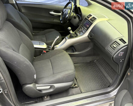 Сірий Тойота Ауріс, об'ємом двигуна 2 л та пробігом 267 тис. км за 5500 $, фото 28 на Automoto.ua