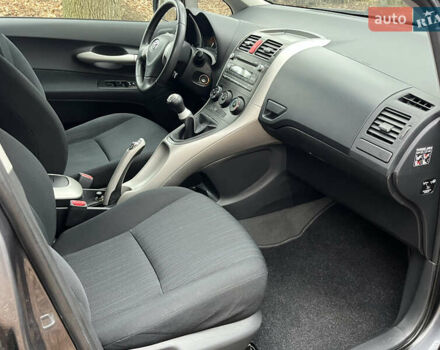 Сірий Тойота Ауріс, об'ємом двигуна 1.6 л та пробігом 211 тис. км за 6700 $, фото 12 на Automoto.ua