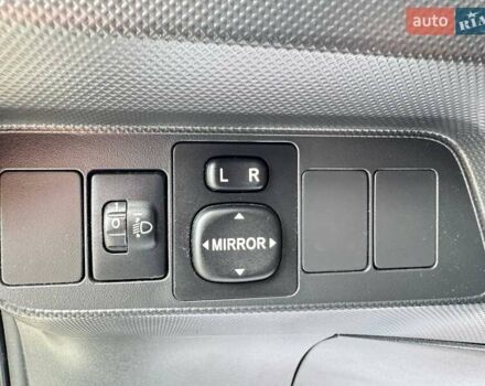 Сірий Тойота Ауріс, об'ємом двигуна 1.6 л та пробігом 90 тис. км за 7300 $, фото 12 на Automoto.ua