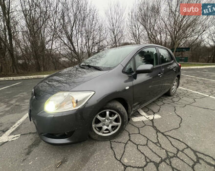 Серый Тойота Аурис, объемом двигателя 1.36 л и пробегом 282 тыс. км за 7200 $, фото 2 на Automoto.ua