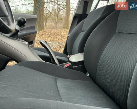 Сірий Тойота Ауріс, об'ємом двигуна 1.6 л та пробігом 211 тис. км за 6800 $, фото 18 на Automoto.ua