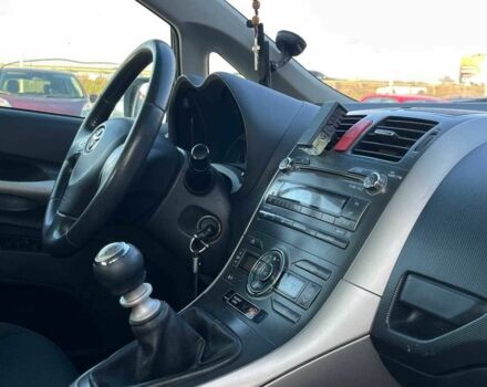 Серый Тойота Аурис, объемом двигателя 2 л и пробегом 176 тыс. км за 6500 $, фото 4 на Automoto.ua
