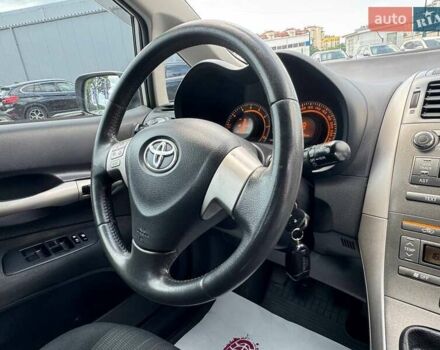 Сірий Тойота Ауріс, об'ємом двигуна 1.6 л та пробігом 90 тис. км за 7300 $, фото 27 на Automoto.ua