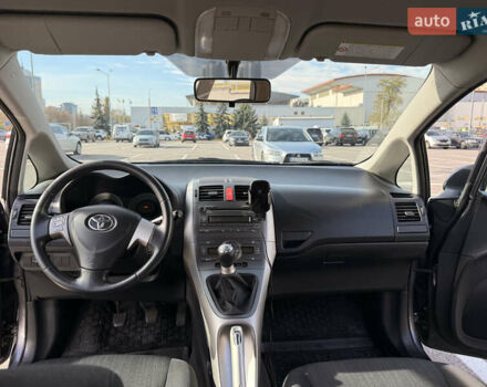 Серый Тойота Аурис, объемом двигателя 1.6 л и пробегом 144 тыс. км за 7800 $, фото 13 на Automoto.ua