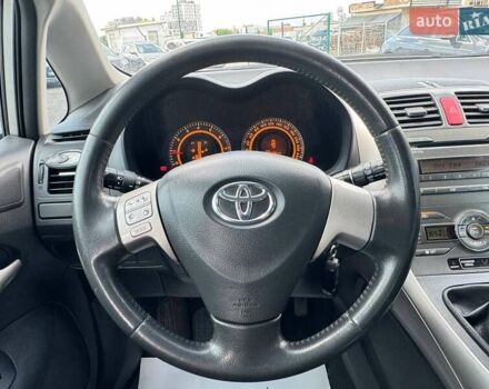 Сірий Тойота Ауріс, об'ємом двигуна 1.6 л та пробігом 90 тис. км за 7300 $, фото 22 на Automoto.ua