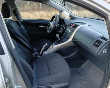 Серый Тойота Аурис, объемом двигателя 1.6 л и пробегом 158 тыс. км за 5700 $, фото 13 на Automoto.ua