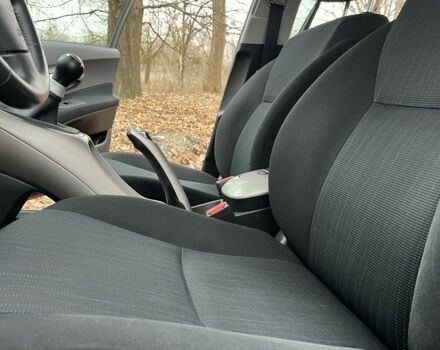 Сірий Тойота Ауріс, об'ємом двигуна 1.6 л та пробігом 211 тис. км за 6800 $, фото 11 на Automoto.ua