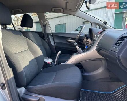 Серый Тойота Аурис, объемом двигателя 2 л и пробегом 251 тыс. км за 6390 $, фото 25 на Automoto.ua