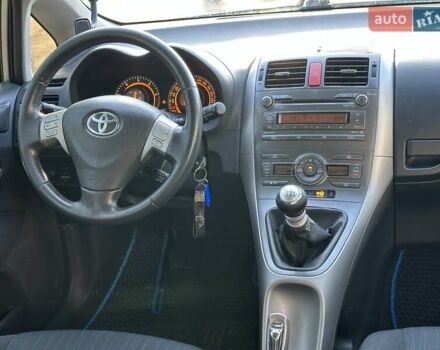 Серый Тойота Аурис, объемом двигателя 2 л и пробегом 251 тыс. км за 6390 $, фото 28 на Automoto.ua