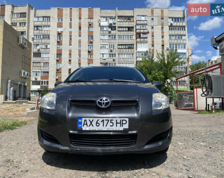 Сірий Тойота Ауріс, об'ємом двигуна 1.6 л та пробігом 110 тис. км за 7500 $, фото 1 на Automoto.ua