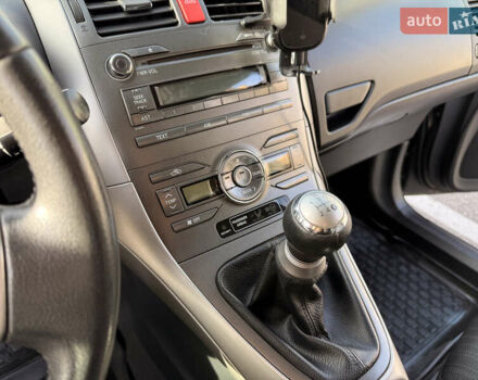 Серый Тойота Аурис, объемом двигателя 1.6 л и пробегом 144 тыс. км за 7800 $, фото 10 на Automoto.ua