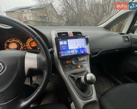 Серый Тойота Аурис, объемом двигателя 1.36 л и пробегом 282 тыс. км за 7200 $, фото 12 на Automoto.ua