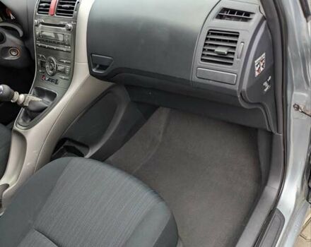 Серый Тойота Аурис, объемом двигателя 2 л и пробегом 250 тыс. км за 6900 $, фото 22 на Automoto.ua