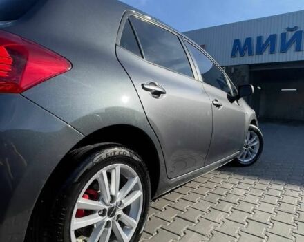 Серый Тойота Аурис, объемом двигателя 2 л и пробегом 284 тыс. км за 7000 $, фото 5 на Automoto.ua