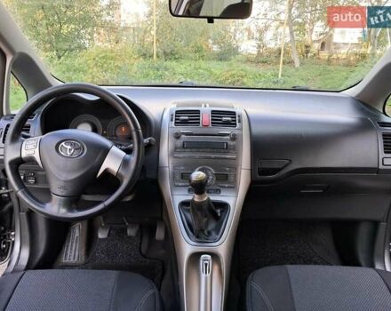 Сірий Тойота Ауріс, об'ємом двигуна 1.6 л та пробігом 181 тис. км за 5500 $, фото 18 на Automoto.ua