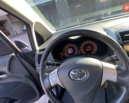 Серый Тойота Аурис, объемом двигателя 2 л и пробегом 284 тыс. км за 7000 $, фото 4 на Automoto.ua