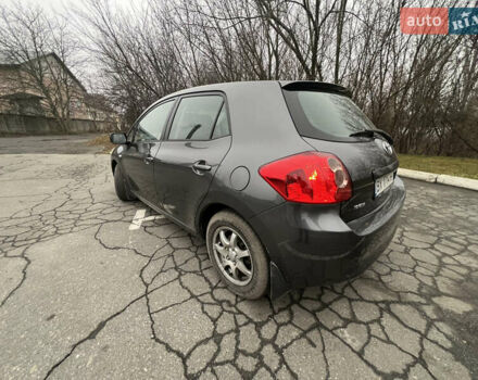 Серый Тойота Аурис, объемом двигателя 1.36 л и пробегом 282 тыс. км за 7200 $, фото 3 на Automoto.ua