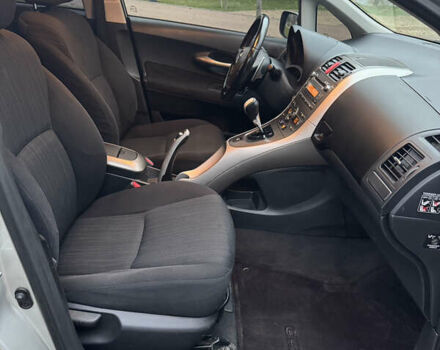 Серый Тойота Аурис, объемом двигателя 1.6 л и пробегом 200 тыс. км за 6499 $, фото 21 на Automoto.ua