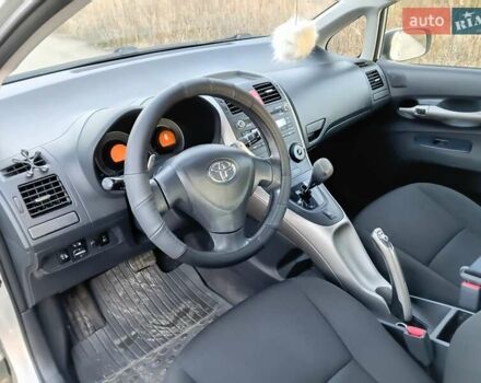 Серый Тойота Аурис, объемом двигателя 1.6 л и пробегом 158 тыс. км за 5700 $, фото 20 на Automoto.ua