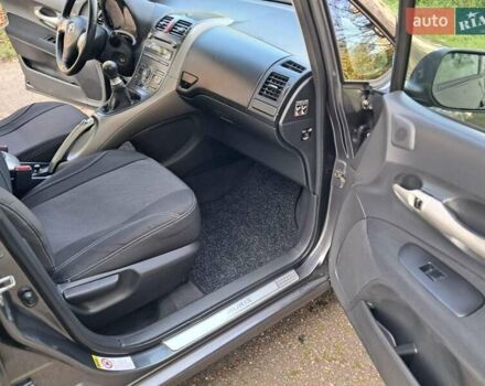 Сірий Тойота Ауріс, об'ємом двигуна 1.6 л та пробігом 181 тис. км за 5500 $, фото 5 на Automoto.ua