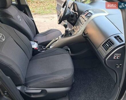 Сірий Тойота Ауріс, об'ємом двигуна 1.6 л та пробігом 181 тис. км за 5500 $, фото 6 на Automoto.ua