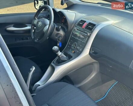 Серый Тойота Аурис, объемом двигателя 2 л и пробегом 251 тыс. км за 6390 $, фото 24 на Automoto.ua