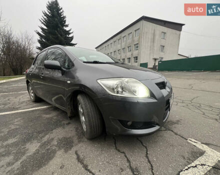 Серый Тойота Аурис, объемом двигателя 1.36 л и пробегом 282 тыс. км за 7200 $, фото 7 на Automoto.ua