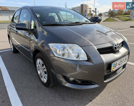 Серый Тойота Аурис, объемом двигателя 1.6 л и пробегом 144 тыс. км за 7800 $, фото 3 на Automoto.ua