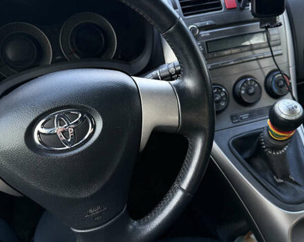 Сірий Тойота Ауріс, об'ємом двигуна 1.4 л та пробігом 260 тис. км за 6500 $, фото 1 на Automoto.ua