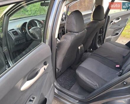 Сірий Тойота Ауріс, об'ємом двигуна 1.6 л та пробігом 181 тис. км за 5500 $, фото 1 на Automoto.ua