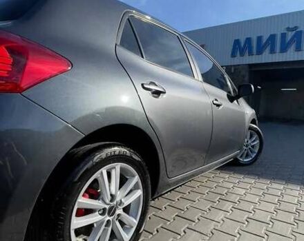 Серый Тойота Аурис, объемом двигателя 2 л и пробегом 284 тыс. км за 7000 $, фото 3 на Automoto.ua