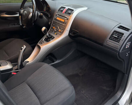 Серый Тойота Аурис, объемом двигателя 1.6 л и пробегом 200 тыс. км за 6499 $, фото 22 на Automoto.ua