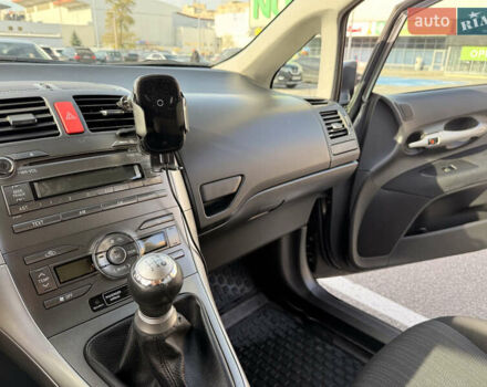 Серый Тойота Аурис, объемом двигателя 1.6 л и пробегом 144 тыс. км за 7800 $, фото 11 на Automoto.ua