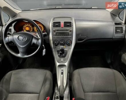 Серый Тойота Аурис, объемом двигателя 1.6 л и пробегом 210 тыс. км за 6300 $, фото 30 на Automoto.ua