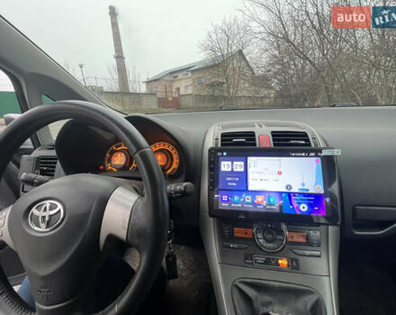 Серый Тойота Аурис, объемом двигателя 1.36 л и пробегом 282 тыс. км за 7200 $, фото 10 на Automoto.ua